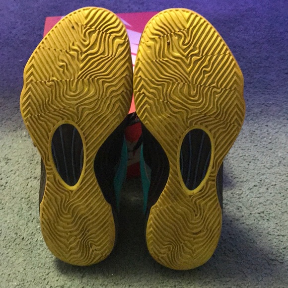 KD 7 “Uprisings” basketball shoes (Size Men’s 8.5) - Picture 3 of 4